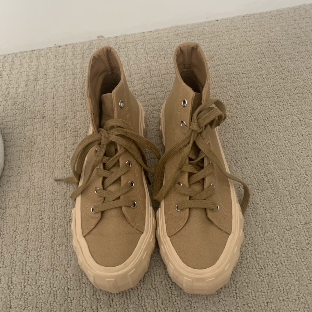 Zara lug sole sneaker! Only worn once!